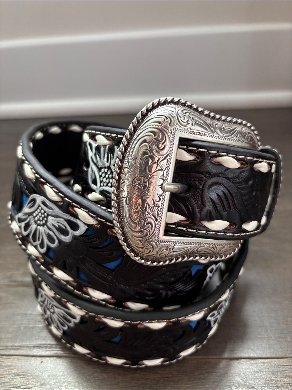 Nocona Genuine Tooled leather,removable silvertone buckle,floral,stitch,Western